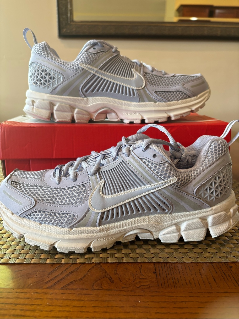 Nike Vomero 5 7Y 8.5 W NIB Ghost/White (light blue)